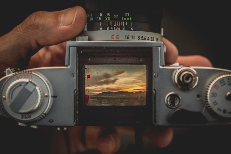 Capturing Moments: A Guide to Choosing the Right Photography Gear
